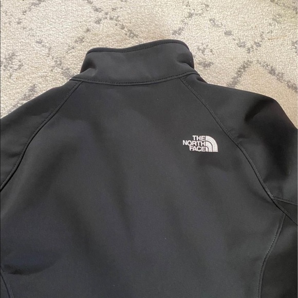 Women’s The North Face Zipup Jacket - Picture 3 of 3